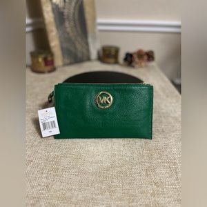 Michael Kors pebble leather Fulton Zipper clutch. NWT